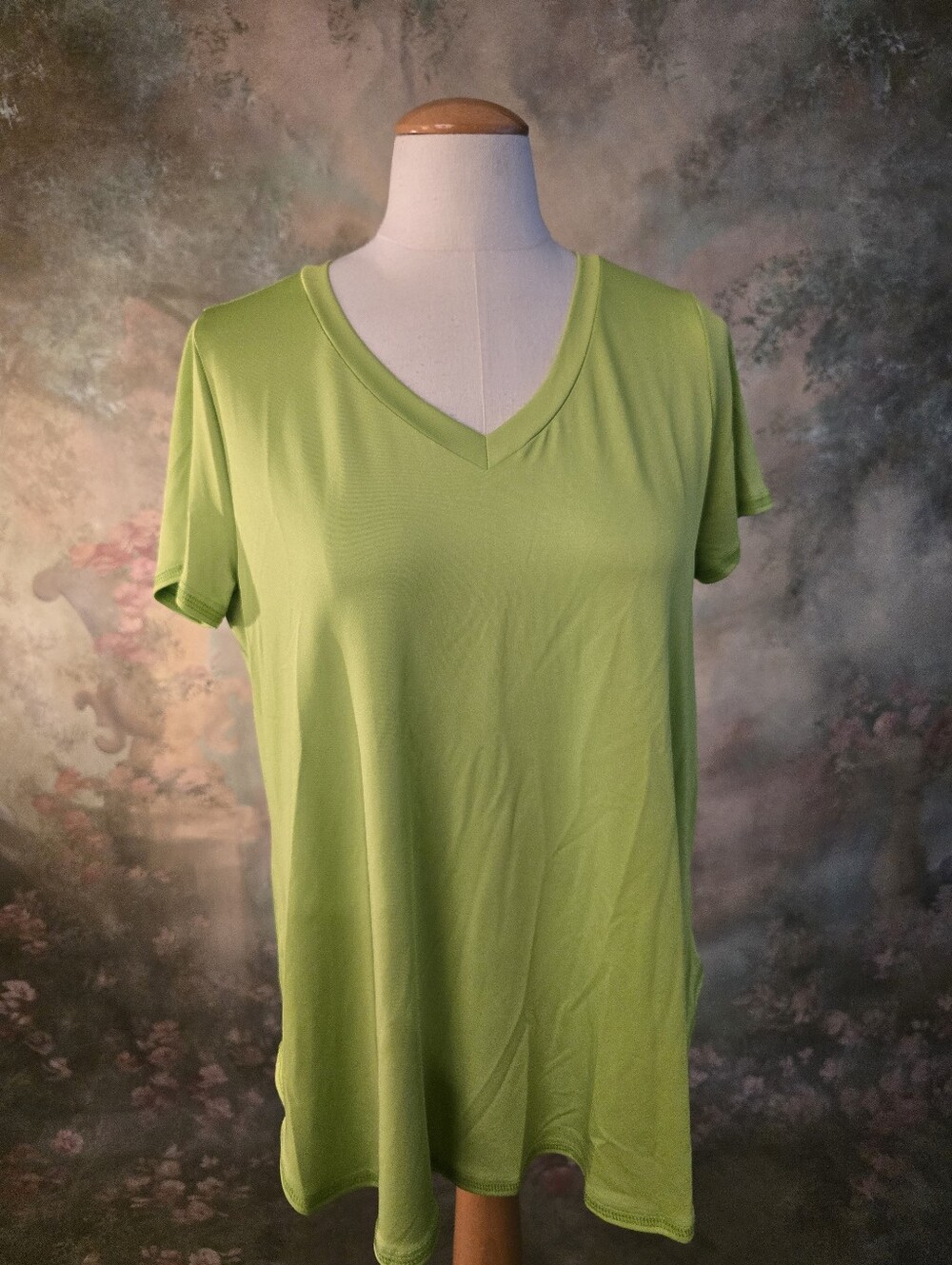 Honeyme Green Vneck Lime Green Relaxed Fit Smooth Drape NWT  M